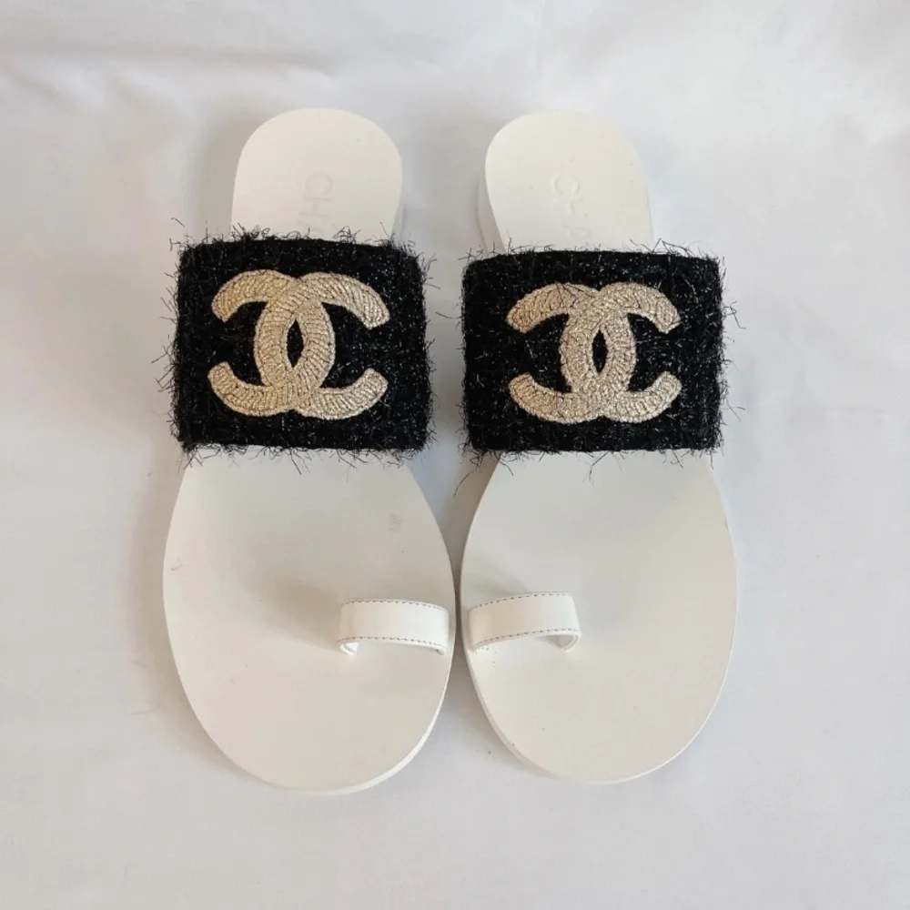 CHANEL CC logo sandals